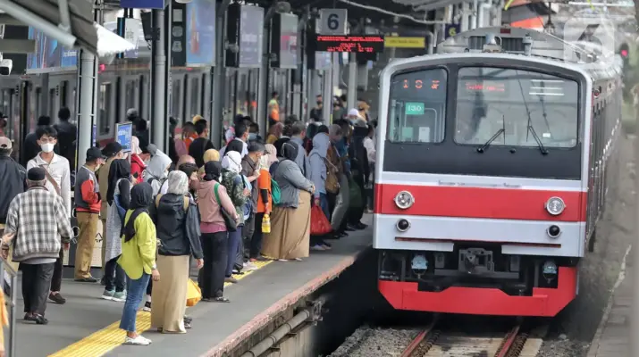 Penumpang Melahirkan di KRL Green Line, Petugas Sigap Bantu Proses Persalinan