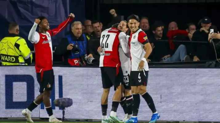 Como Kalah Dramatis 2-3 dari Feyenoord dalam Laga Sengit di Rotterdam